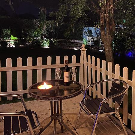 The Duck House Apartment Swansea Bagian luar foto