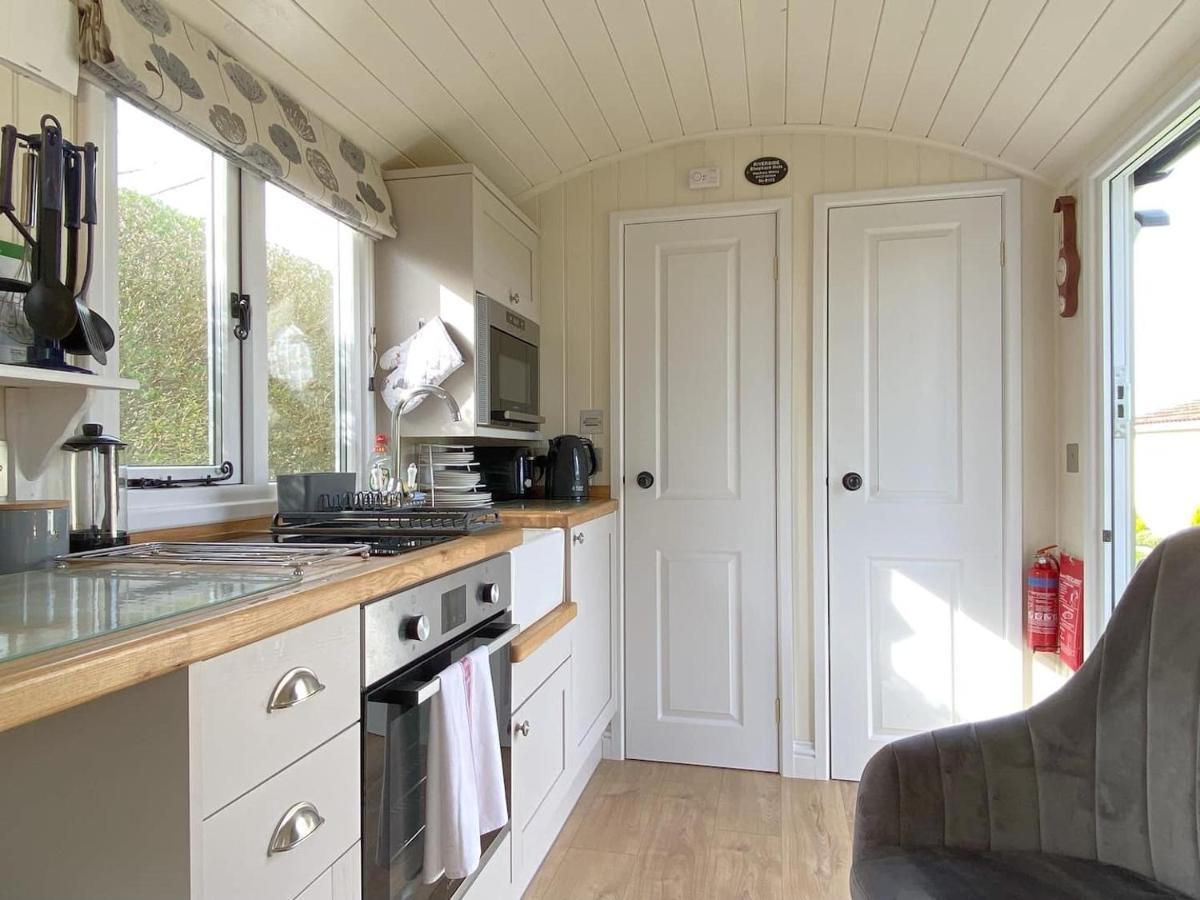 The Duck House Apartment Swansea Bagian luar foto